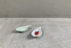 Hakusan Chopstick Rest Leaf White - CIBI Hakusan Porcelain