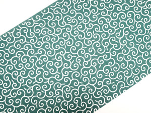 Kamawanu Tenugui - Karakusa Pattern Green