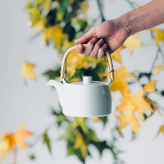 Hakusan S Line Teapot White