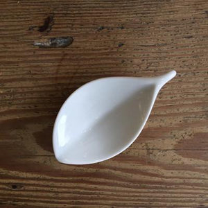 Hakusan Chopstick Rest Leaf White - CIBI Hakusan Porcelain