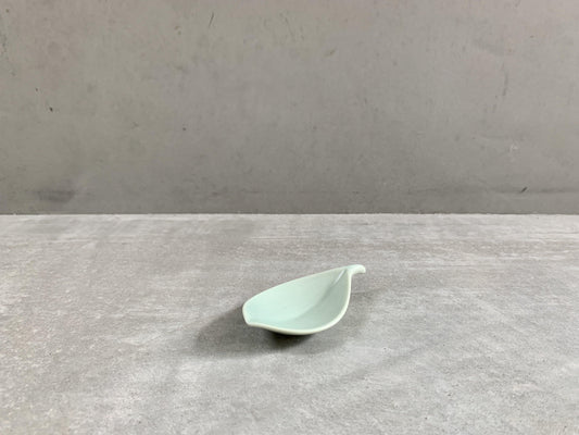 Hakusan Chopstick Rest Leaf Pale Green - CIBI Hakusan Porcelain