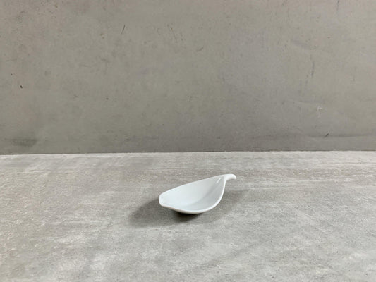 Hakusan Chopstick Rest Leaf White - CIBI Hakusan Porcelain
